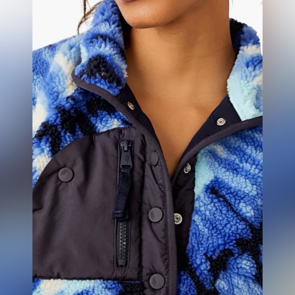 NWT! Free People Rocky Ridge Fleece Pullover in Ocean Tie Dye / Size XS - Picture 4 of 10